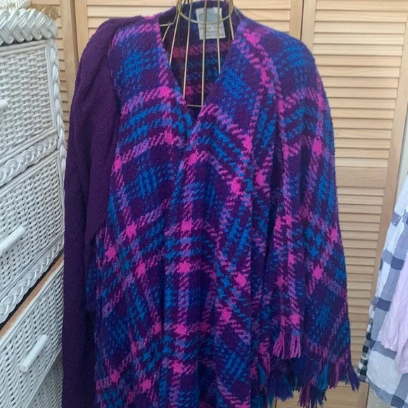 Exquisite Hand Made Wool Cape - Picture 1 of 5
